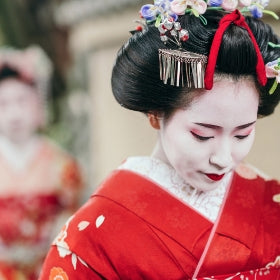 Disfraces de geisha y japonés